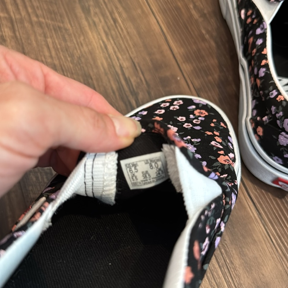 Vans purple and pink small flowers slip on shoes men’s 6.5 women’s 8 - Picture 3 of 6
